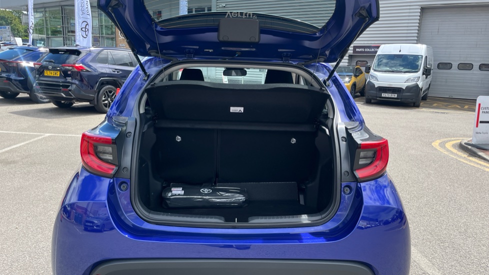 Toyota Yaris 1.5 Hybrid Design 5dr CVT Hybrid Hatchback - Image 13