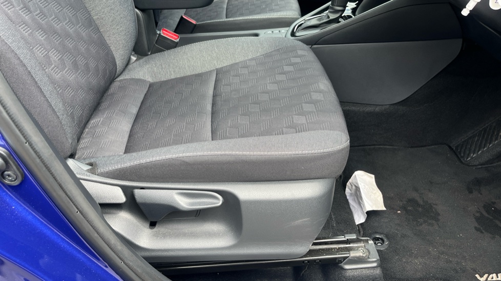 Toyota Yaris 1.5 Hybrid Design 5dr CVT Hybrid Hatchback - Image 17