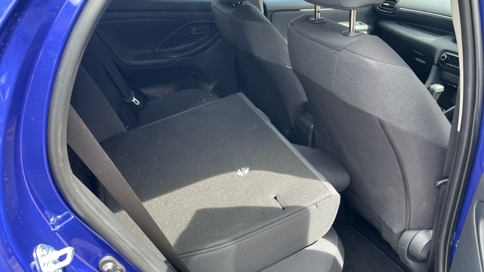 Toyota Yaris 1.5 Hybrid Design 5dr CVT Hybrid Hatchback - Image 18