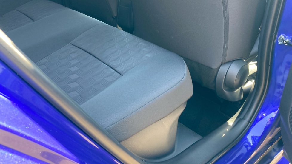 Toyota Yaris 1.5 Hybrid Design 5dr CVT Hybrid Hatchback - Image 8