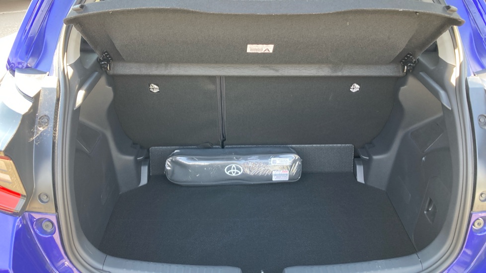 Toyota Yaris 1.5 Hybrid Design 5dr CVT Hybrid Hatchback - Image 13
