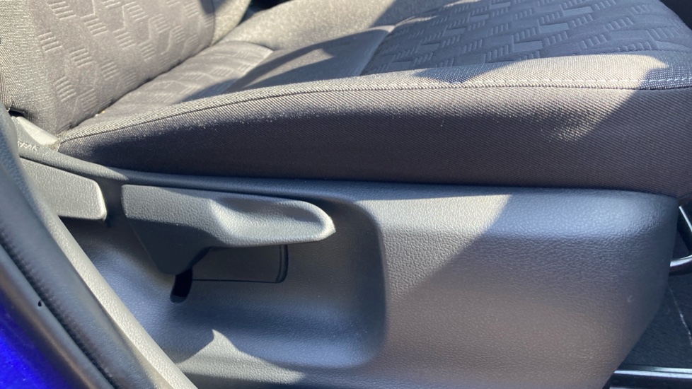 Toyota Yaris 1.5 Hybrid Design 5dr CVT Hybrid Hatchback - Image 17