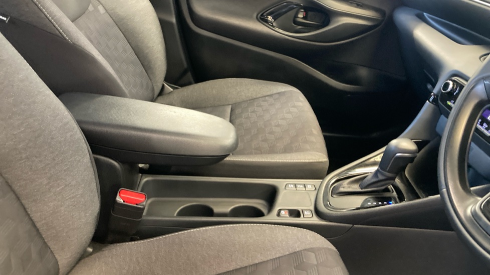 Toyota Yaris 1.5 Hybrid Design 5dr CVT Hybrid Hatchback - Image 18