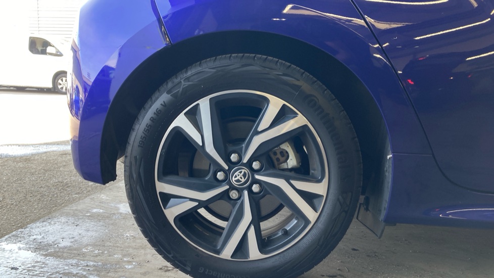 Toyota Yaris 1.5 Hybrid Design 5dr CVT Hybrid Hatchback - Image 25
