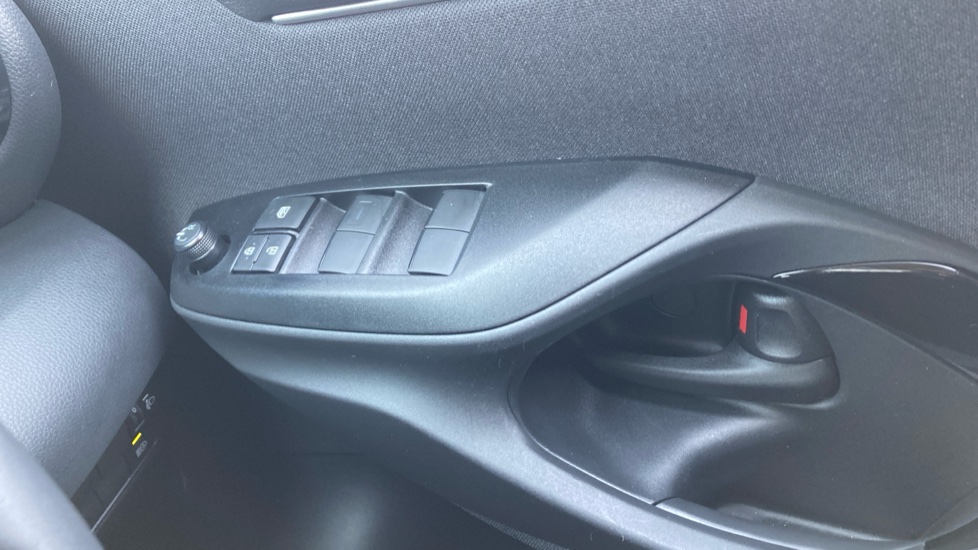 Toyota Yaris 1.5 Hybrid Design 5dr CVT Hybrid Hatchback - Image 29