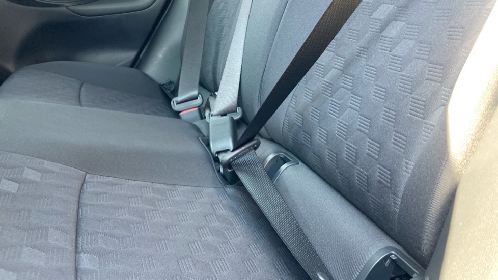 Toyota Yaris 1.5 Hybrid Design 5dr CVT Hybrid Hatchback - Image 34