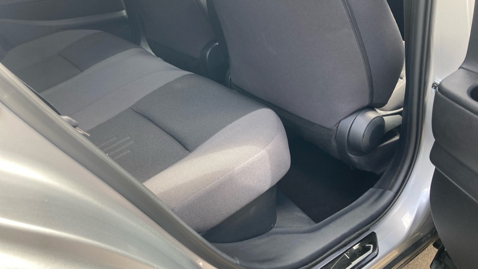 Toyota C-HR 1.8 Hybrid Design 5dr CVT Hybrid Hatchback - Image 8