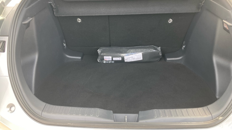 Toyota C-HR 1.8 Hybrid Design 5dr CVT Hybrid Hatchback - Image 13