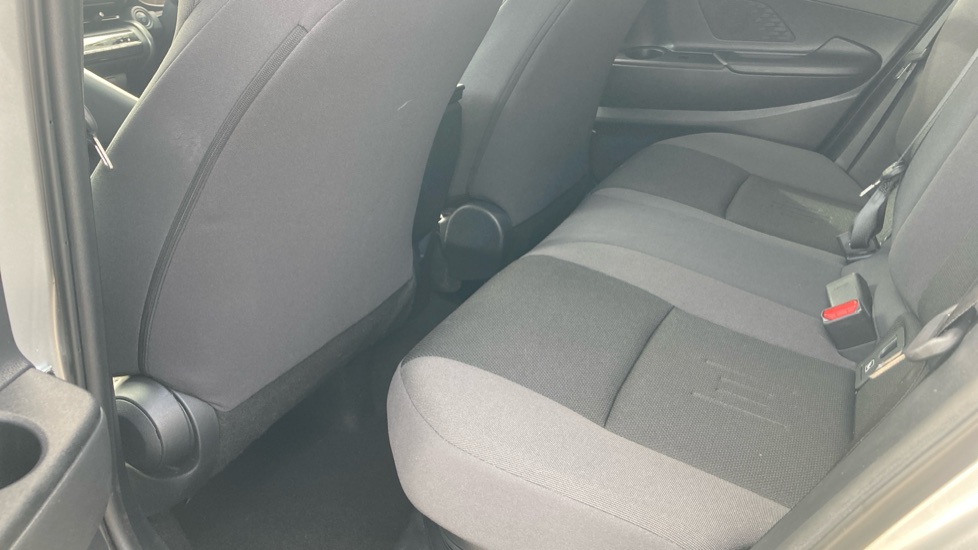 Toyota C-HR 1.8 Hybrid Design 5dr CVT Hybrid Hatchback - Image 15