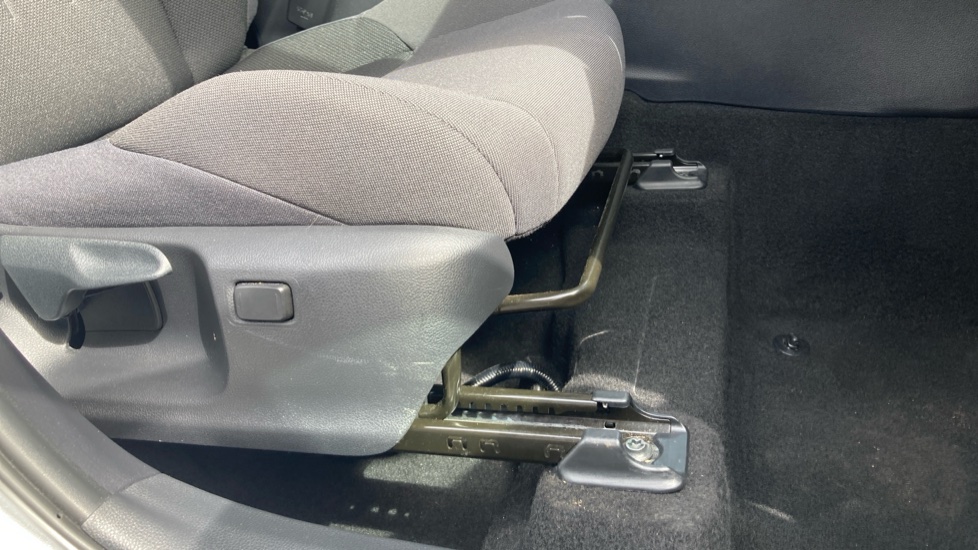 Toyota C-HR 1.8 Hybrid Design 5dr CVT Hybrid Hatchback - Image 17