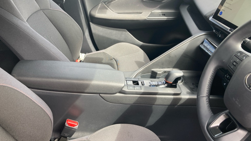 Toyota C-HR 1.8 Hybrid Design 5dr CVT Hybrid Hatchback - Image 18