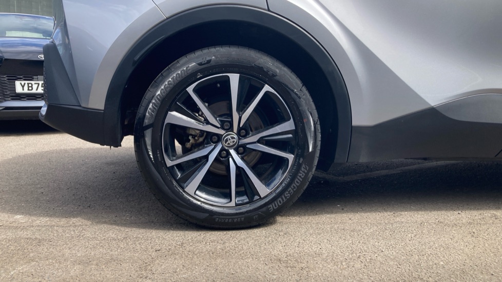 Toyota C-HR 1.8 Hybrid Design 5dr CVT Hybrid Hatchback - Image 25