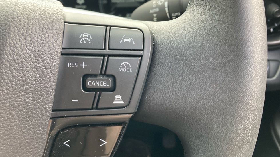 Toyota C-HR 1.8 Hybrid Design 5dr CVT Hybrid Hatchback - Image 30