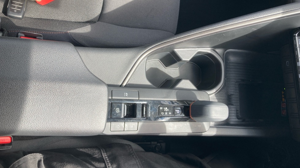 Toyota C-HR 1.8 Hybrid Design 5dr CVT Hybrid Hatchback - Image 35