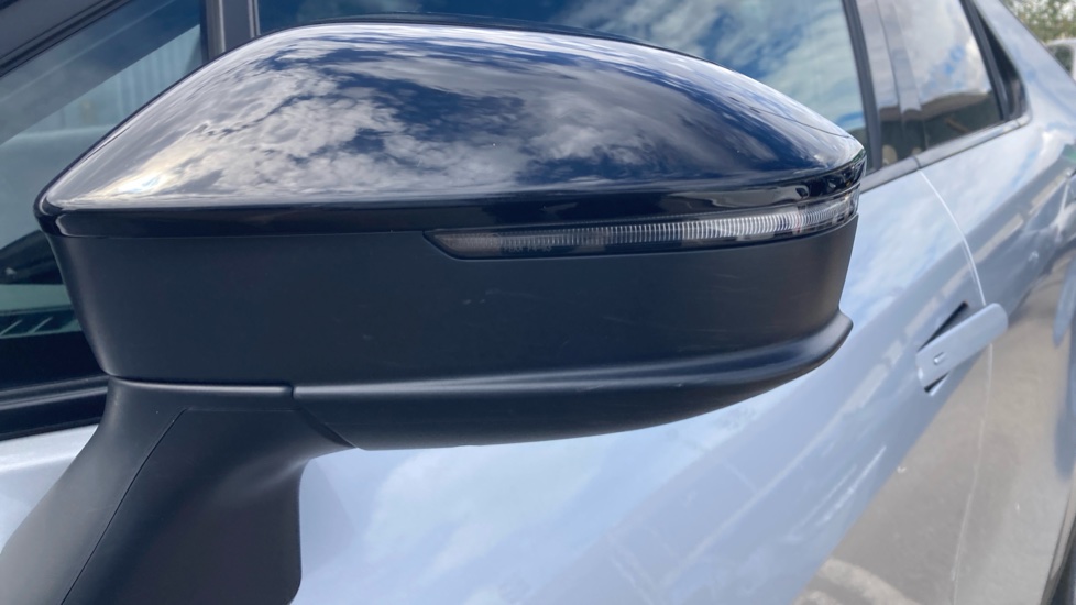 Toyota C-HR 1.8 Hybrid Design 5dr CVT Hybrid Hatchback - Image 49