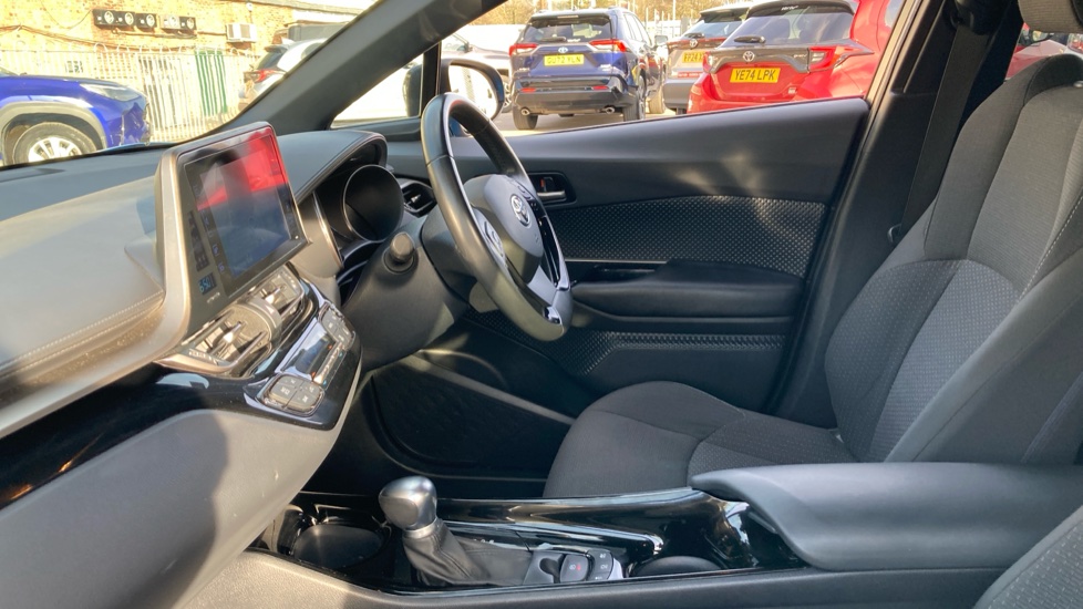 Toyota C-HR 1.8 Hybrid Dynamic 5dr CVT Hybrid Hatchback - Image 10