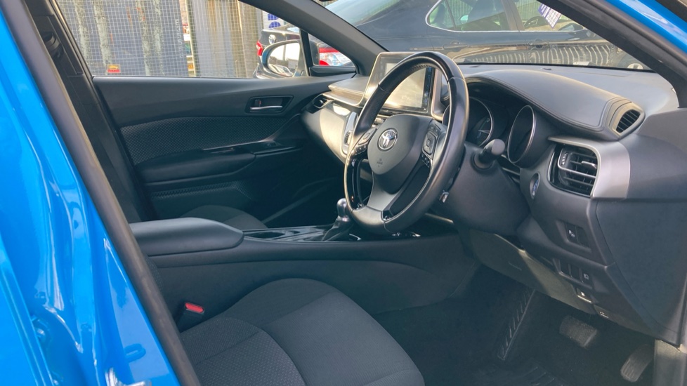 Toyota C-HR 1.8 Hybrid Dynamic 5dr CVT Hybrid Hatchback - Image 11