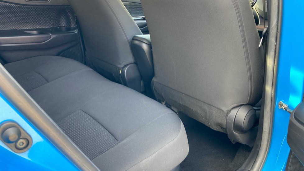 Toyota C-HR 1.8 Hybrid Dynamic 5dr CVT Hybrid Hatchback - Image 12