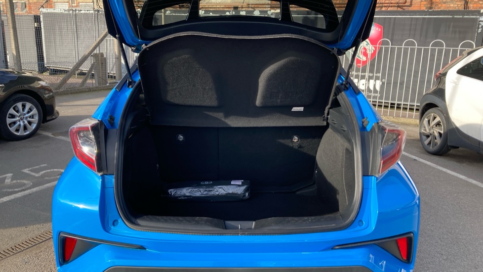 Toyota C-HR 1.8 Hybrid Dynamic 5dr CVT Hybrid Hatchback - Image 14