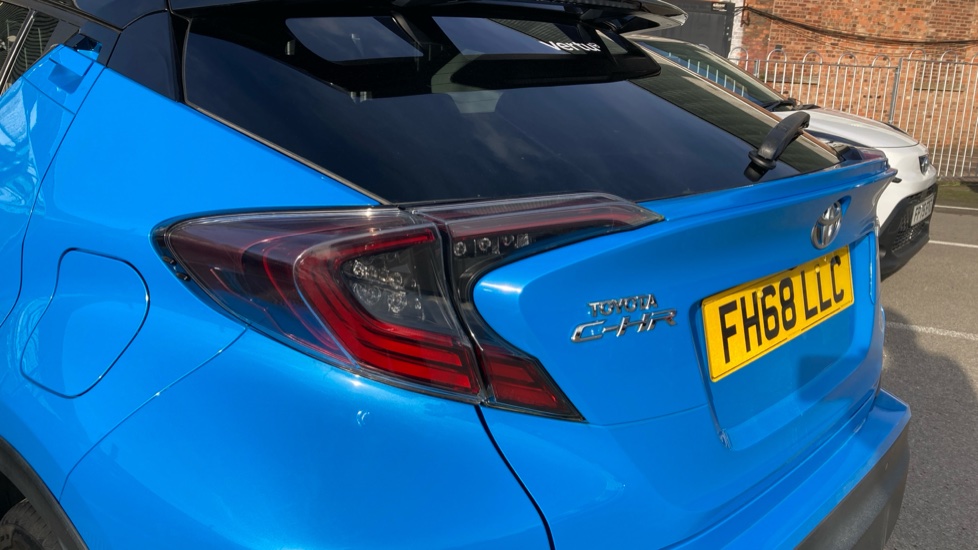 Toyota C-HR 1.8 Hybrid Dynamic 5dr CVT Hybrid Hatchback - Image 23