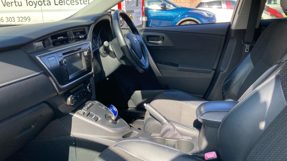 Toyota Auris 1.8 VVTi Hybrid Icon 5dr CVT Auto Hybrid Estate - Image 5