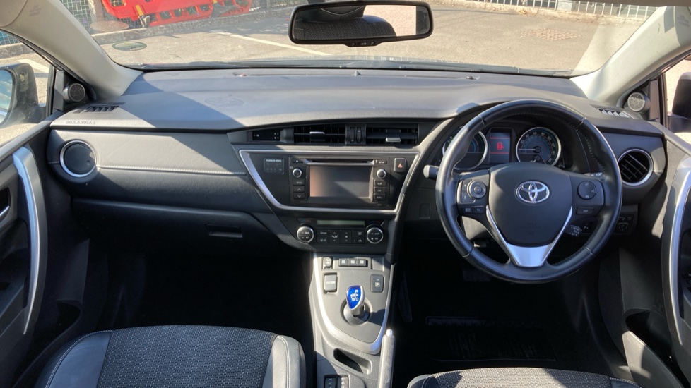 Toyota Auris 1.8 VVTi Hybrid Icon 5dr CVT Auto Hybrid Estate - Image 6