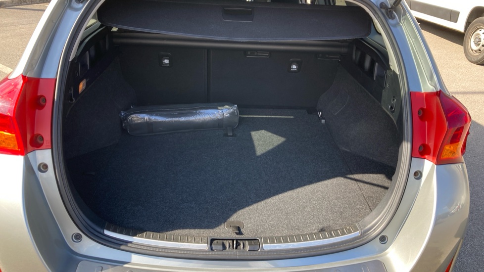 Toyota Auris 1.8 VVTi Hybrid Icon 5dr CVT Auto Hybrid Estate - Image 13
