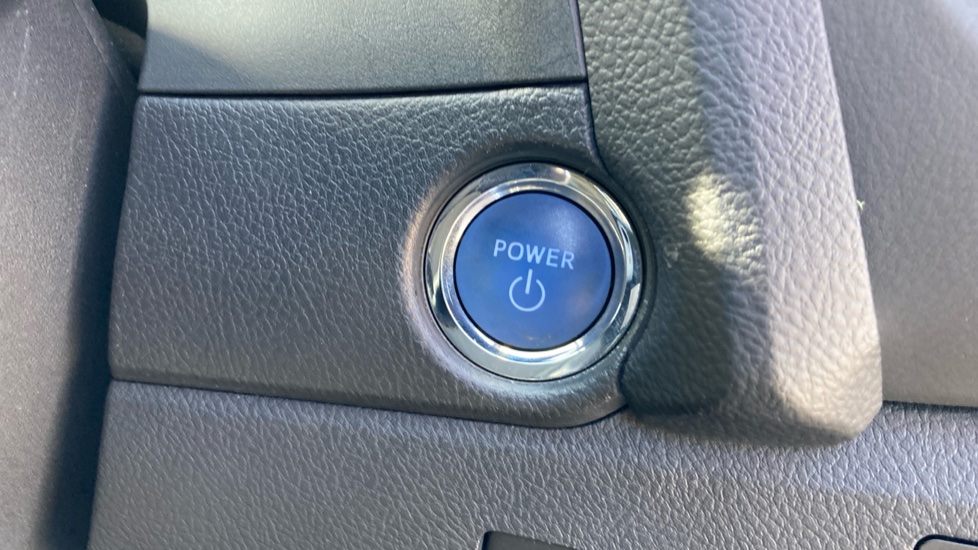 Toyota Auris 1.8 VVTi Hybrid Icon 5dr CVT Auto Hybrid Estate - Image 16