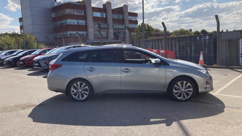 Toyota Auris 1.8 VVTi Hybrid Icon 5dr CVT Auto Hybrid Estate - Image 23