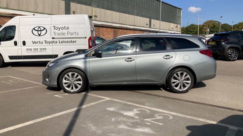 Toyota Auris 1.8 VVTi Hybrid Icon 5dr CVT Auto Hybrid Estate - Image 24