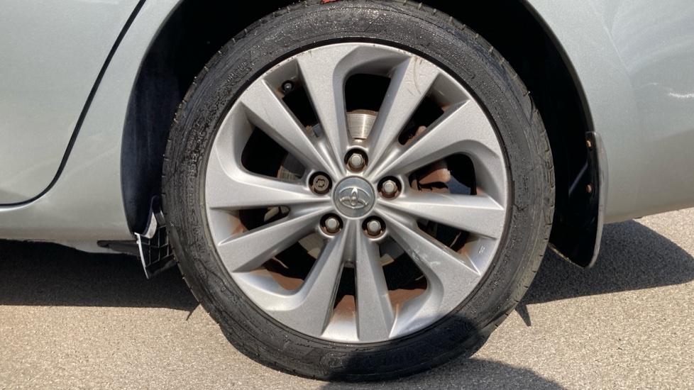 Toyota Auris 1.8 VVTi Hybrid Icon 5dr CVT Auto Hybrid Estate - Image 25