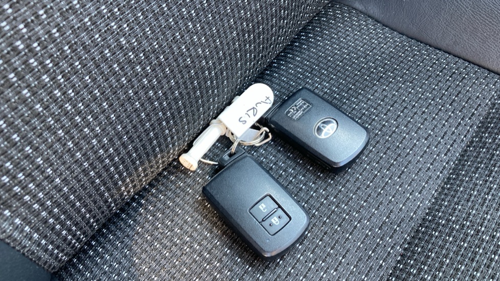 Toyota Auris 1.8 VVTi Hybrid Icon 5dr CVT Auto Hybrid Estate - Image 28