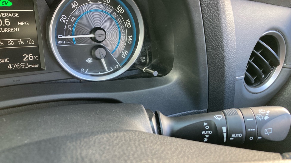 Toyota Auris 1.8 VVTi Hybrid Icon 5dr CVT Auto Hybrid Estate - Image 33