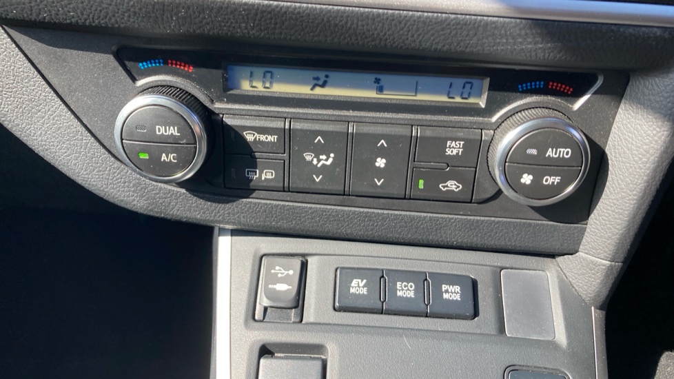 Toyota Auris 1.8 VVTi Hybrid Icon 5dr CVT Auto Hybrid Estate - Image 34