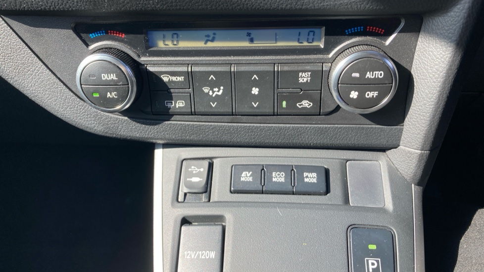 Toyota Auris 1.8 VVTi Hybrid Icon 5dr CVT Auto Hybrid Estate - Image 36