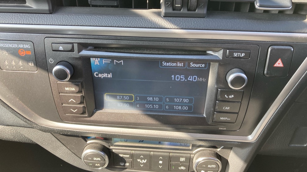Toyota Auris 1.8 VVTi Hybrid Icon 5dr CVT Auto Hybrid Estate - Image 45