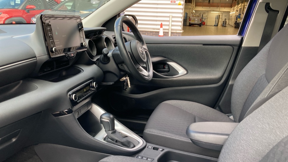 Toyota Yaris 1.5 Hybrid Design 5dr CVT Hybrid Hatchback - Image 5