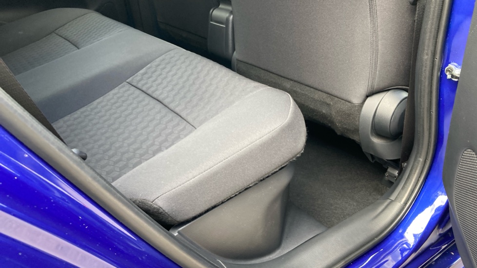 Toyota Yaris 1.5 Hybrid Design 5dr CVT Hybrid Hatchback - Image 8