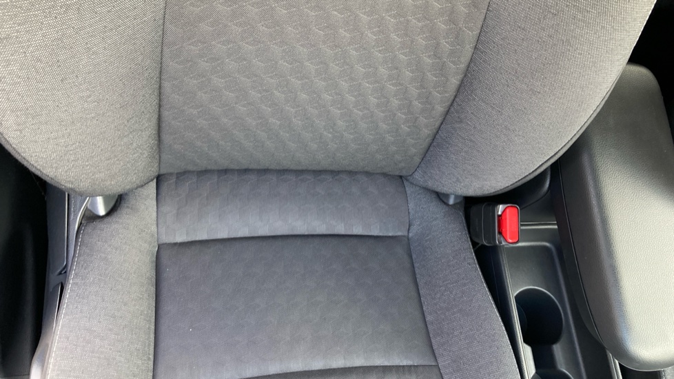 Toyota Yaris 1.5 Hybrid Design 5dr CVT Hybrid Hatchback - Image 14