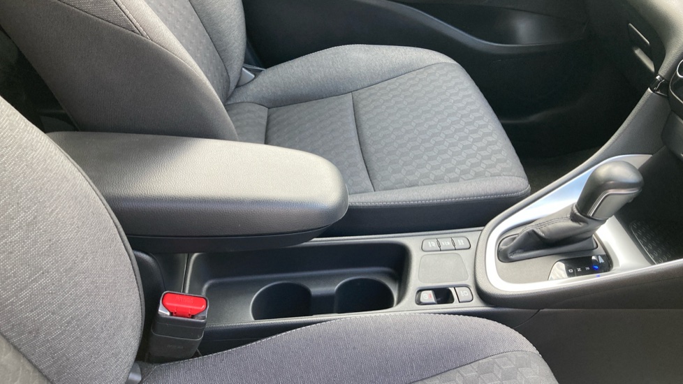 Toyota Yaris 1.5 Hybrid Design 5dr CVT Hybrid Hatchback - Image 18