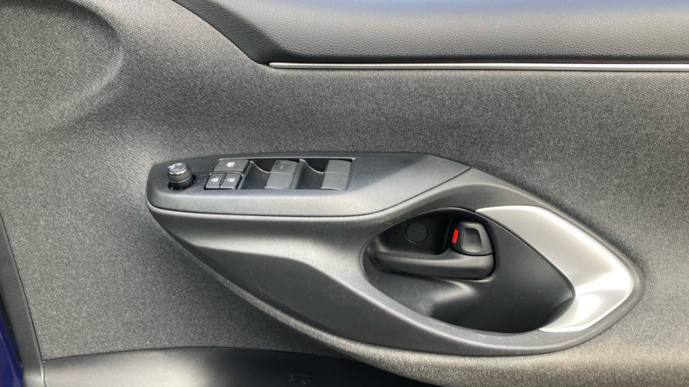 Toyota Yaris 1.5 Hybrid Design 5dr CVT Hybrid Hatchback - Image 20