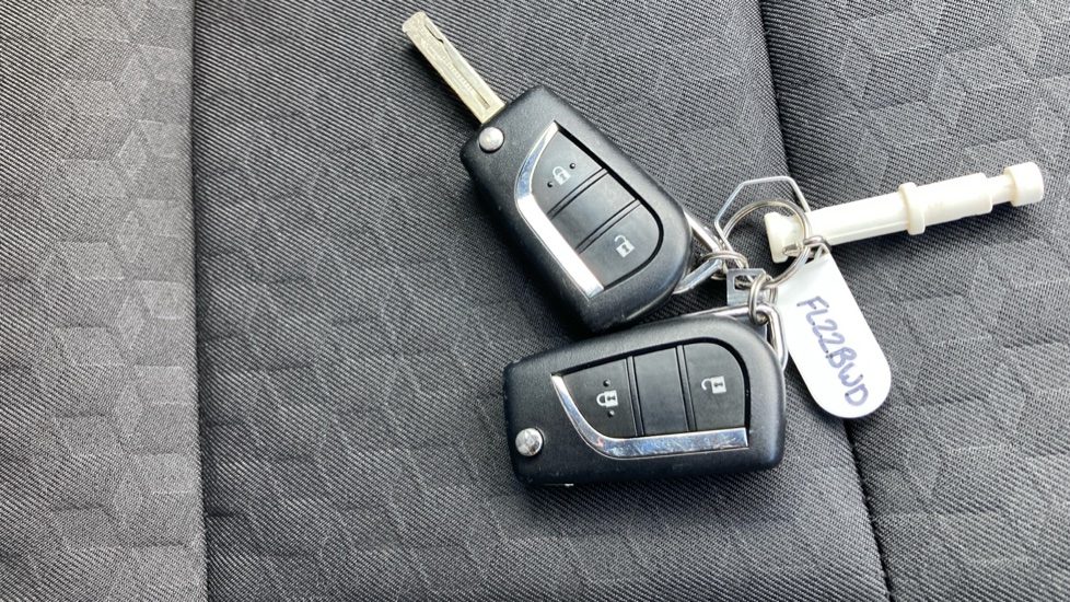 Toyota Yaris 1.5 Hybrid Design 5dr CVT Hybrid Hatchback - Image 28