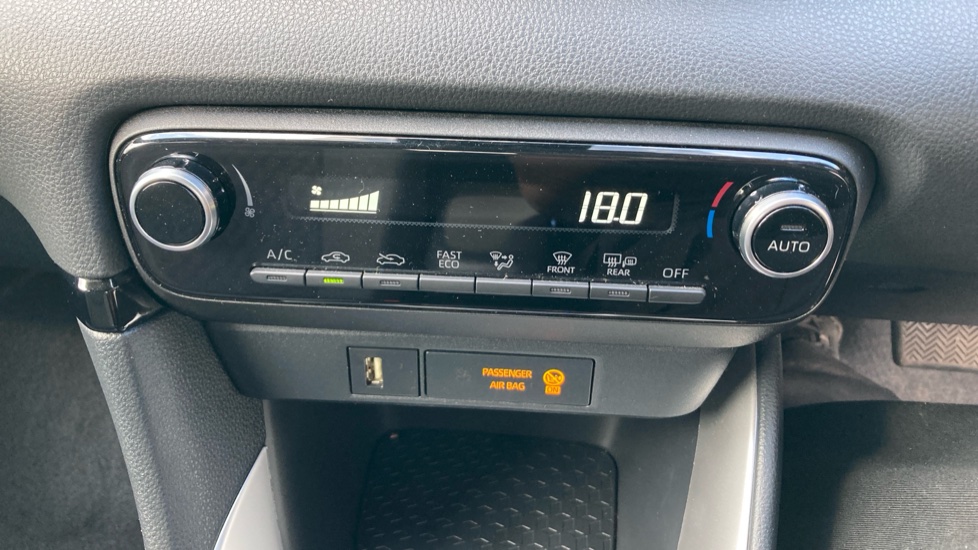 Toyota Yaris 1.5 Hybrid Design 5dr CVT Hybrid Hatchback - Image 33
