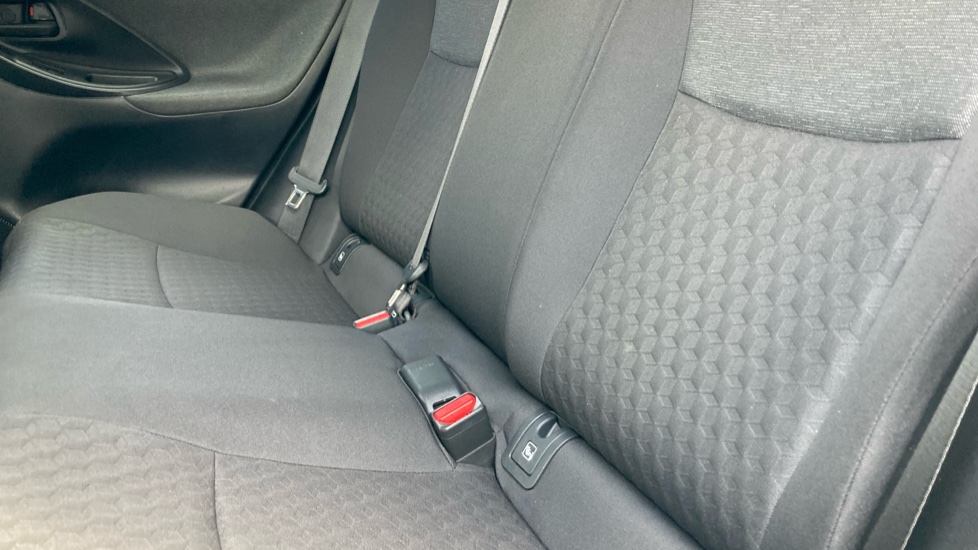 Toyota Yaris 1.5 Hybrid Design 5dr CVT Hybrid Hatchback - Image 39