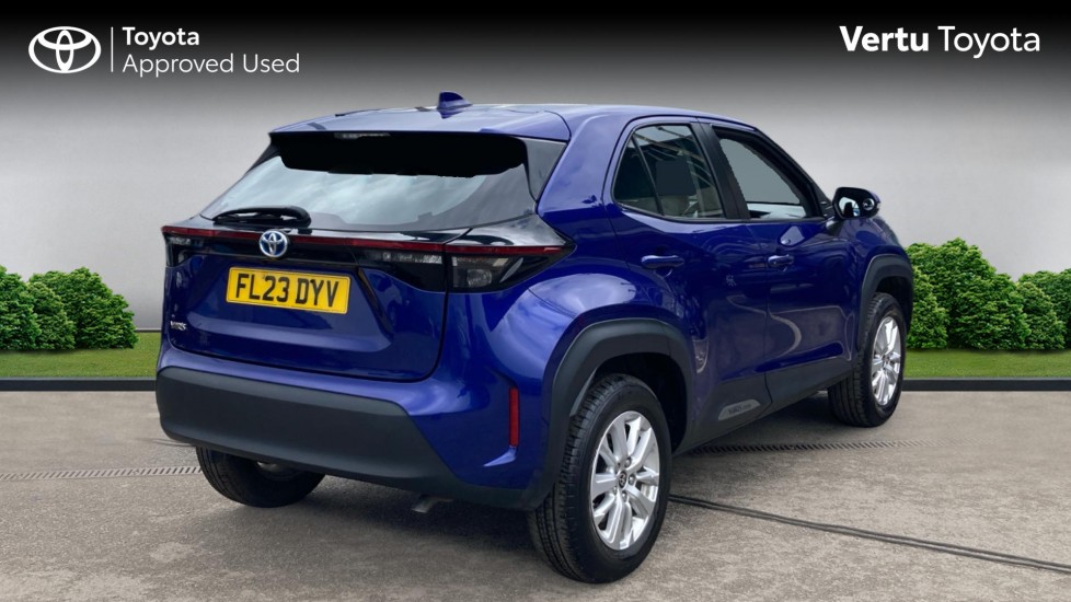 Toyota Yaris Cross 1.5 Hybrid Icon 5dr CVT Hybrid Estate - Image 2