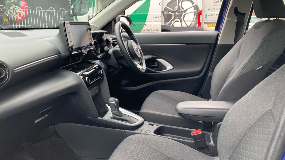 Toyota Yaris Cross 1.5 Hybrid Icon 5dr CVT Hybrid Estate - Image 5