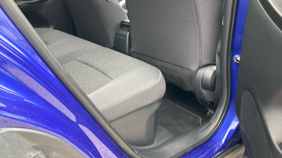 Toyota Yaris Cross 1.5 Hybrid Icon 5dr CVT Hybrid Estate - Image 8
