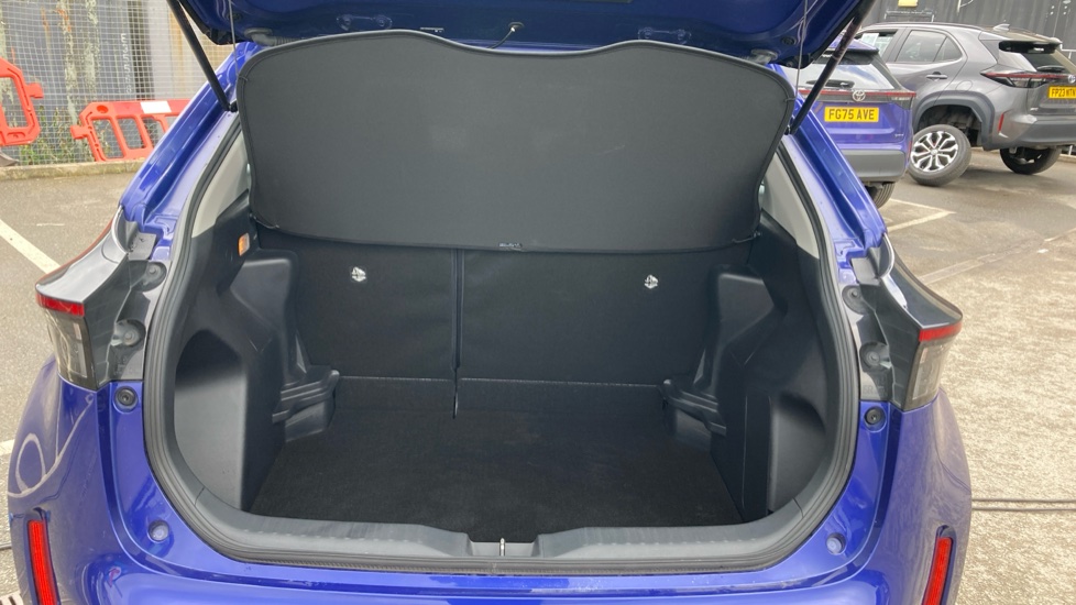 Toyota Yaris Cross 1.5 Hybrid Icon 5dr CVT Hybrid Estate - Image 13