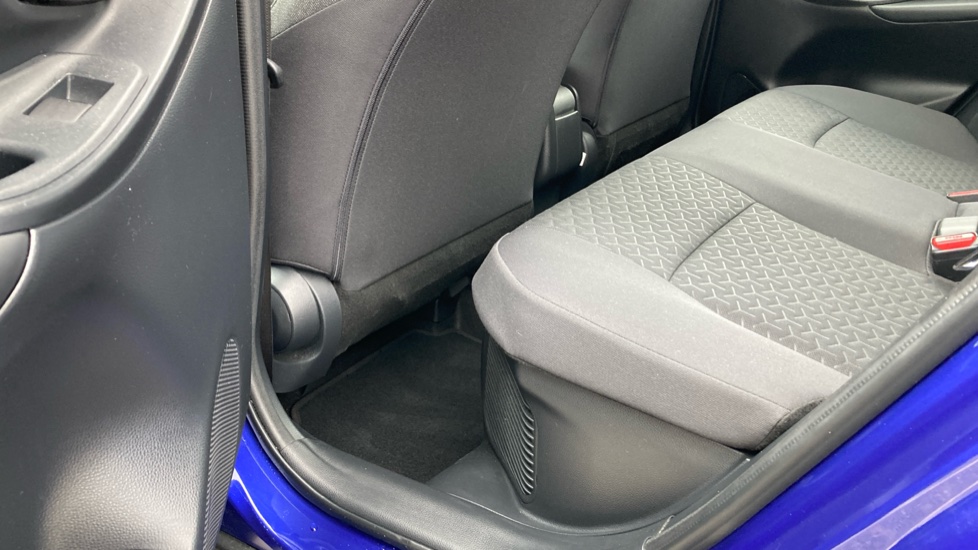 Toyota Yaris Cross 1.5 Hybrid Icon 5dr CVT Hybrid Estate - Image 15