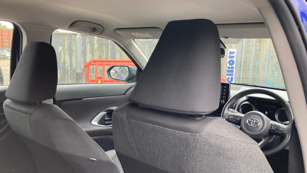 Toyota Yaris Cross 1.5 Hybrid Icon 5dr CVT Hybrid Estate - Image 19